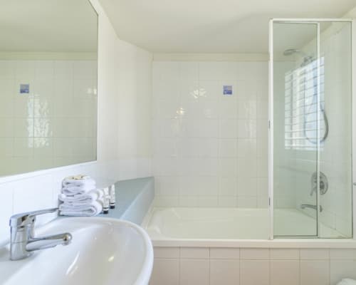 caloundra-2-bedroom-holiday-apartment(1)